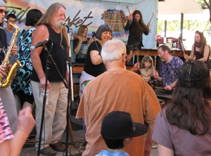 Kudana plays at the Eugene Saturday Market